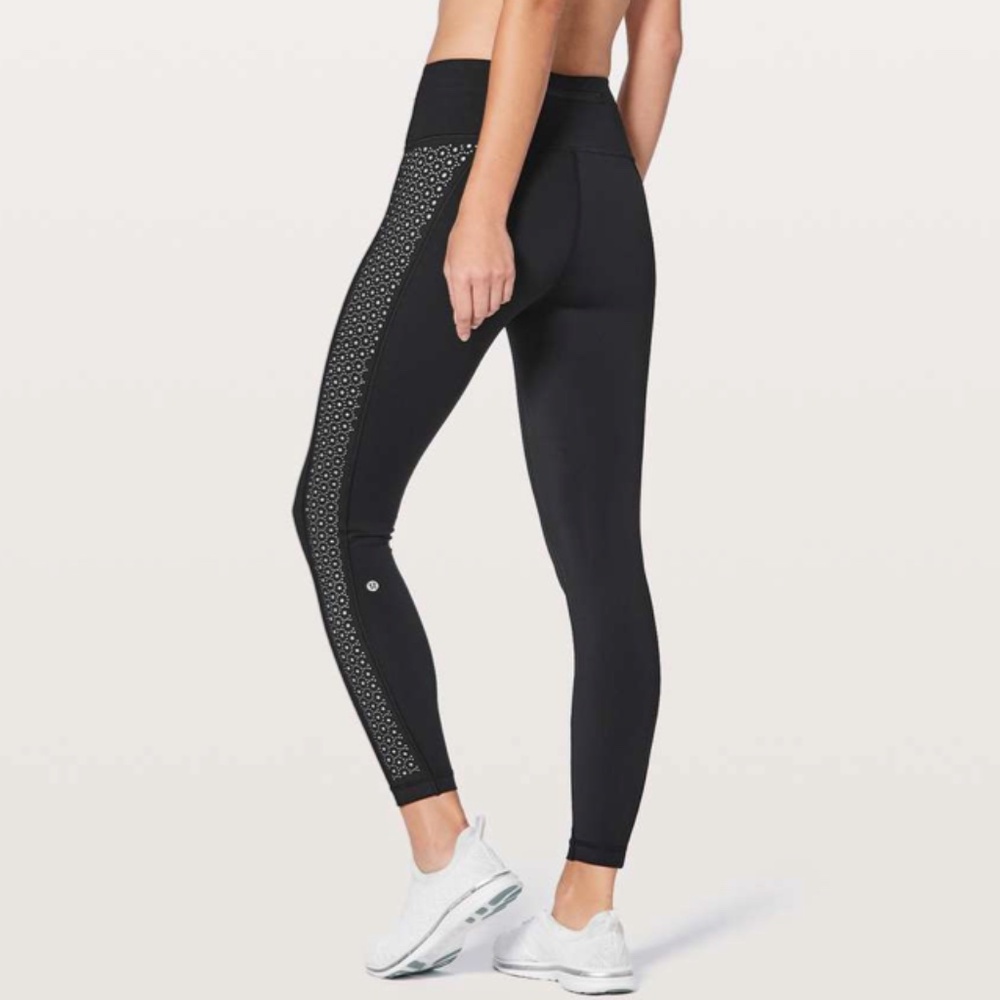 lululemon Colour Me Quick 7/8 Tight 25"
Black / White